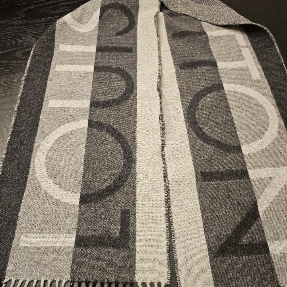Louis Vuitton Ombré Wool & Cashmere Scarf – Grey/Black - Picture 2 of 5